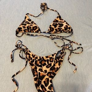 Leopard print baiting suit -small